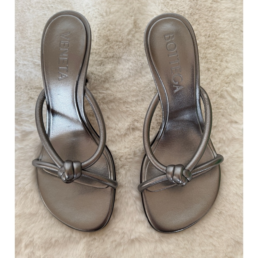 Authentic Bottega Veneta Blink Sandal Lamina Smooth Silver Metallic size 38 NIB - Picture 2 of 9